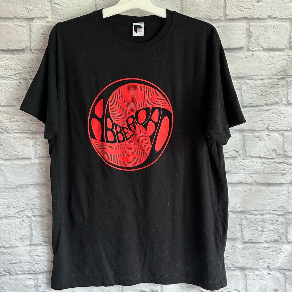 PREOWNED ABBEY ROAD BEATLES BLACK RED TSHIRT MENS XL